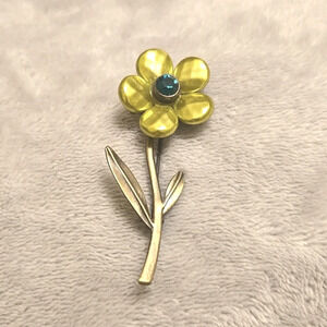 #471 Gold tone yellow flower brooch